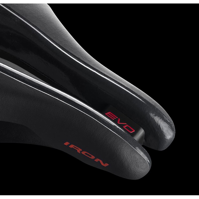 Siodło SELLE ITALIA IRON EVO KIT CARBONIO SUPERFLOW HD twarde (id match - universal) ti 316 tube 7, fibra-tek, czarne (DWZ)