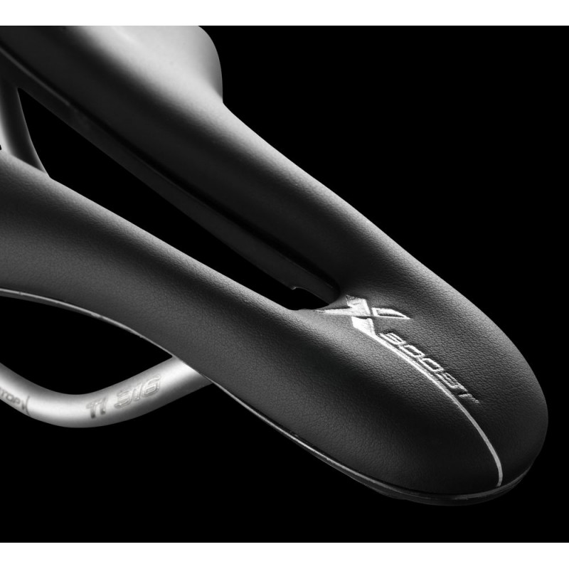 Siodło SELLE ITALIA SLR BOOST X-CROSS SUPERFLOW L (id match - L3) ti 316 tube 7, fibra-tek, czarne (NEW)