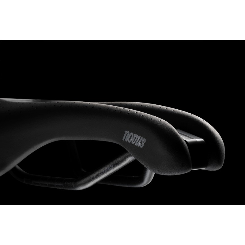 Siodło SELLE ITALIA NOVUS BOOST GRAVEL TECH SUPERFLOW S (id match - S3) TI 316 Tube 7, fibra-tek, 255g czarno-szary (DWZ)