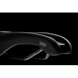 Siodło SELLE ITALIA NOVUS BOOST GRAVEL TECH SUPERFLOW L (id match - L3) TI 316 Tube 7, fibra-tek, 260g czarno-szary (DWZ)