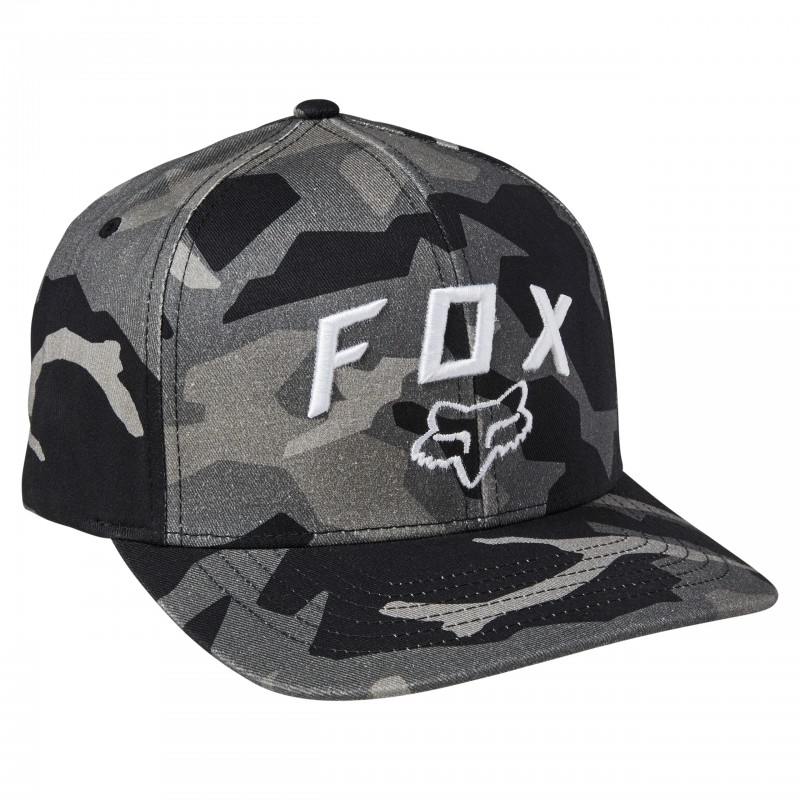 CZAPKA Z DASZKIEM FOX BNKR FLEXFIT BLACK CAMO