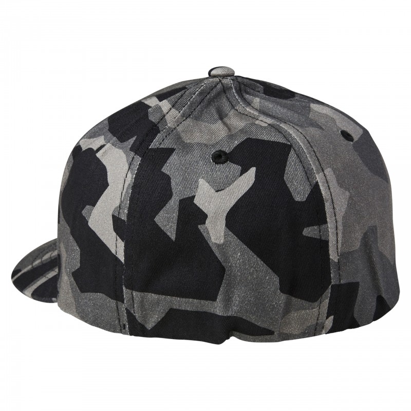 CZAPKA Z DASZKIEM FOX BNKR FLEXFIT BLACK CAMO